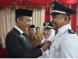Bupati Konawe Utara Lantik Dua Pelaksana Tugas (PLT) Kepala Desa