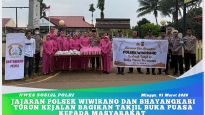 Jajaran Polsek Wiwirano dan Bhayangkari Turun Kejalan Bagikan Takjil Buka Puasa kepada Masyarakat