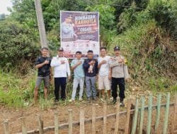 Bhabinkamtibmas Polsek Asera dan  Pemdes Wawolimbue Pasang Baliho Himbauan, Cegah Karhutla